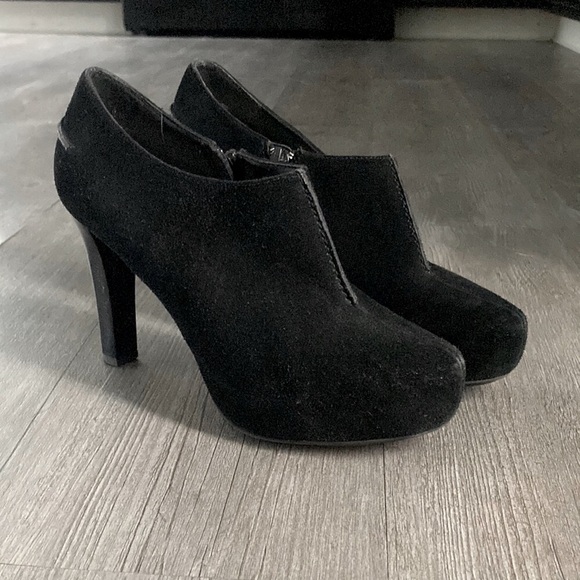 Me Too Women’s Suede Leather Ankle Zip Platform Heel Booties - Picture 3 of 16